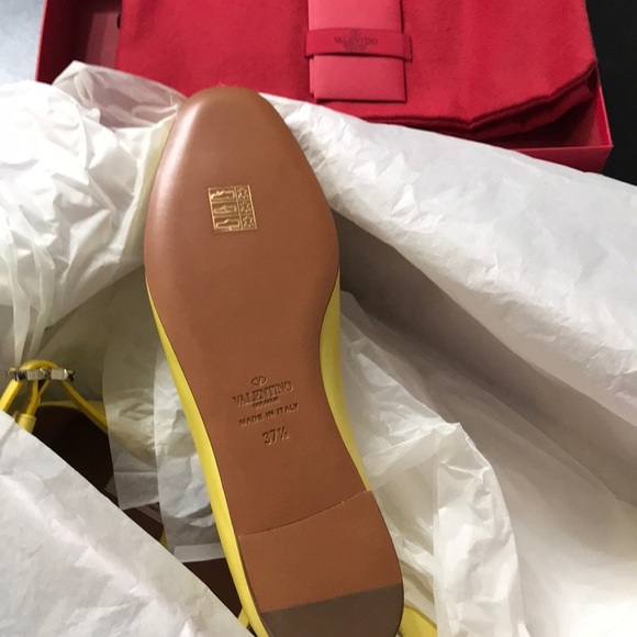 NWT VALENTINO GARAVANI Classic Leather Flats - Picture 2 of 5